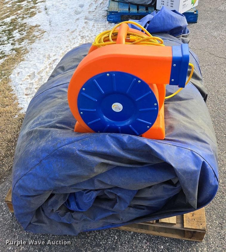 image for item ES2682 Inflatable bounce house