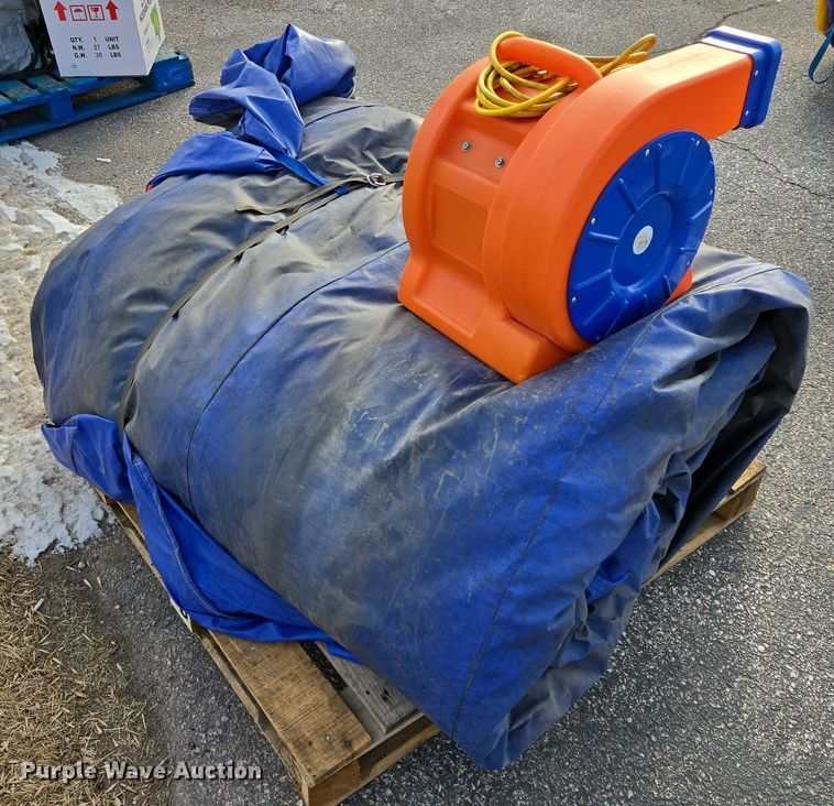 image for item ES2682 Inflatable bounce house