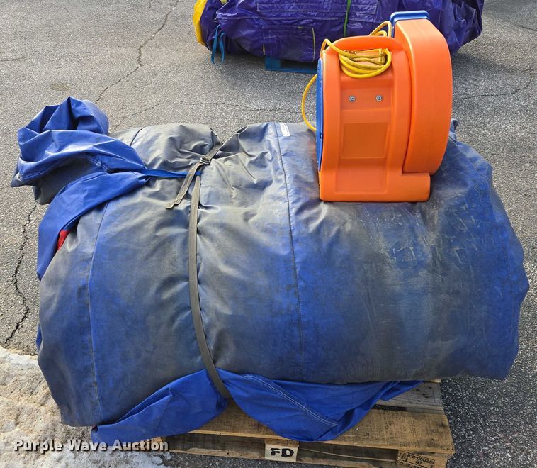 image for item ES2682 Inflatable bounce house