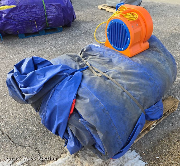 image for item ES2682 Inflatable bounce house