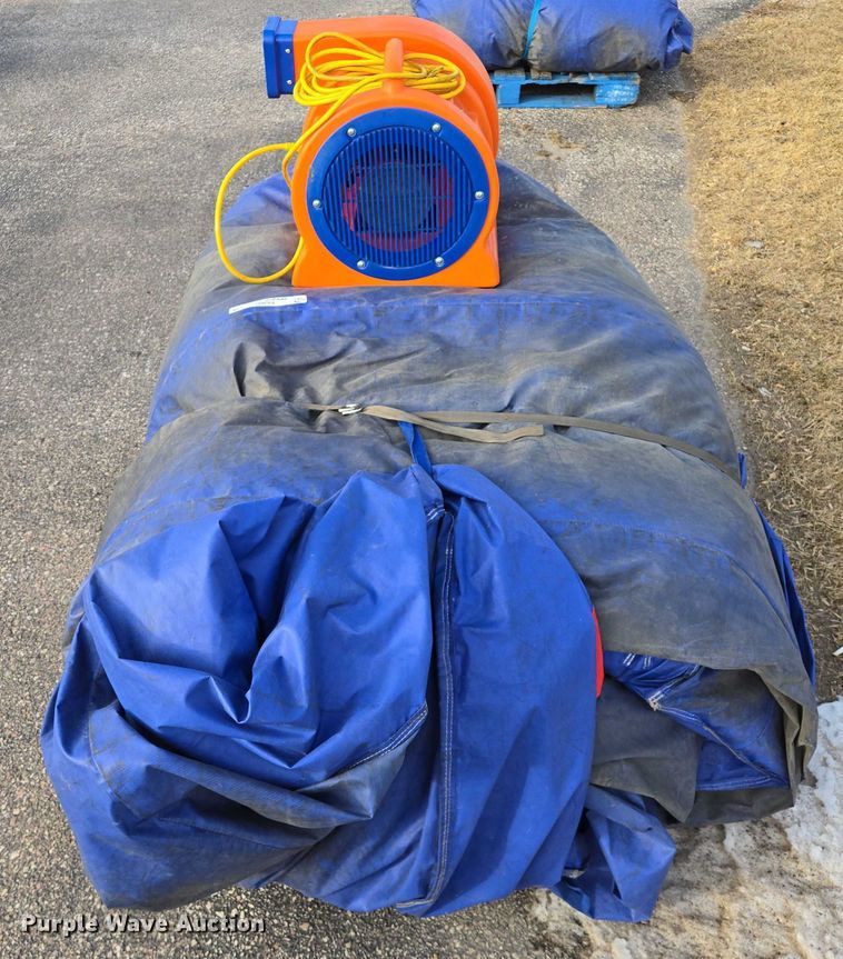 image for item ES2682 Inflatable bounce house