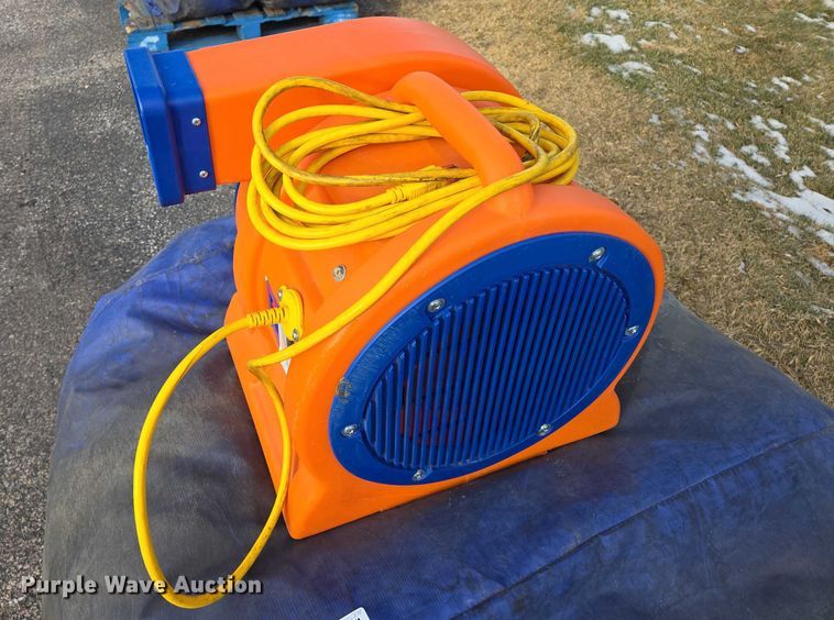 image for item ES2682 Inflatable bounce house