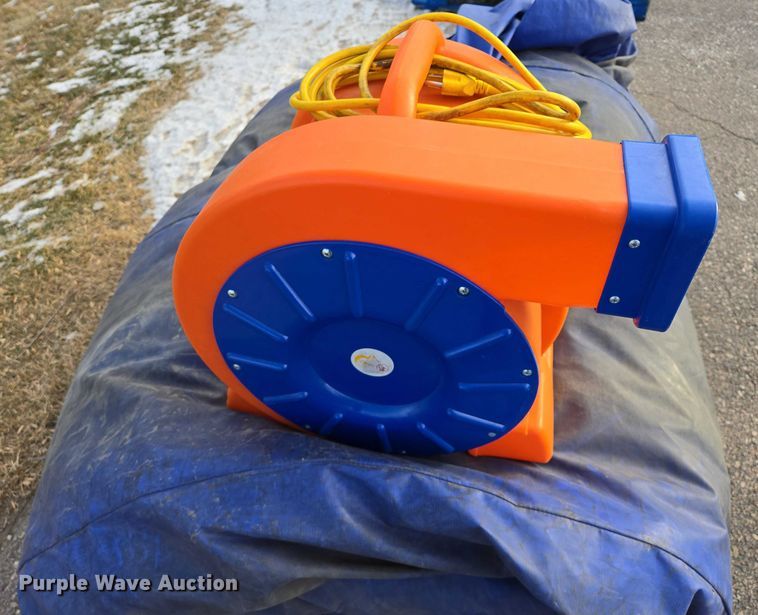 image for item ES2682 Inflatable bounce house