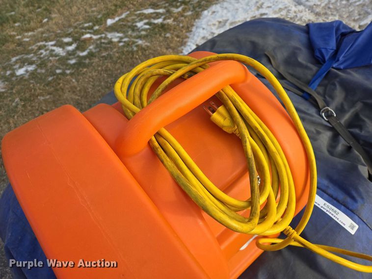 image for item ES2682 Inflatable bounce house