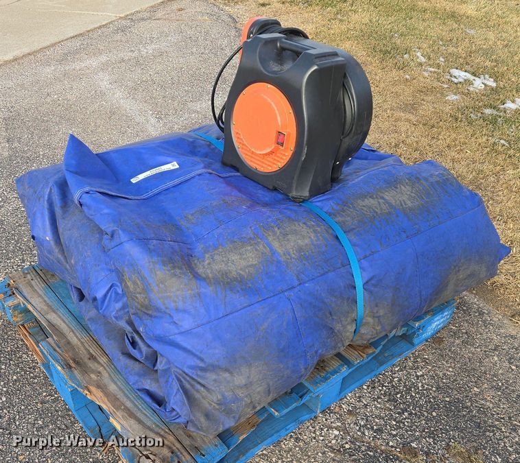 image for item ES2683 Inflatable bounce house