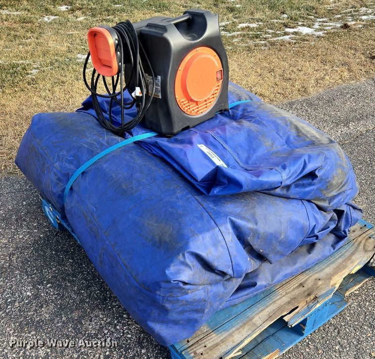 image for item ES2683 Inflatable bounce house