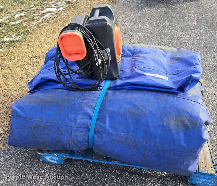 image for item ES2683 Inflatable bounce house