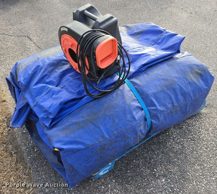 image for item ES2683 Inflatable bounce house