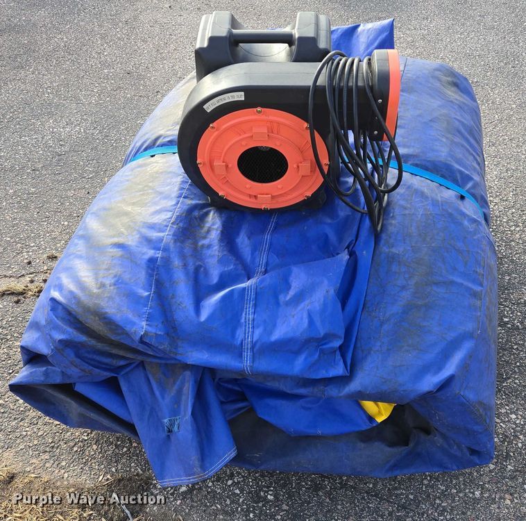 image for item ES2683 Inflatable bounce house