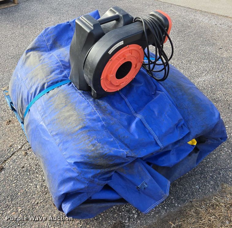 image for item ES2683 Inflatable bounce house