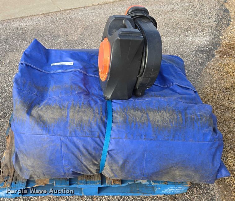 image for item ES2683 Inflatable bounce house