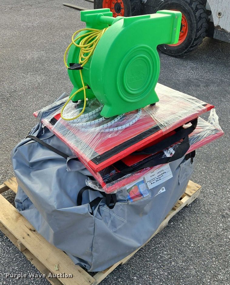 image for item ES2684 Inflatable Fusion 2 lane bungee run 