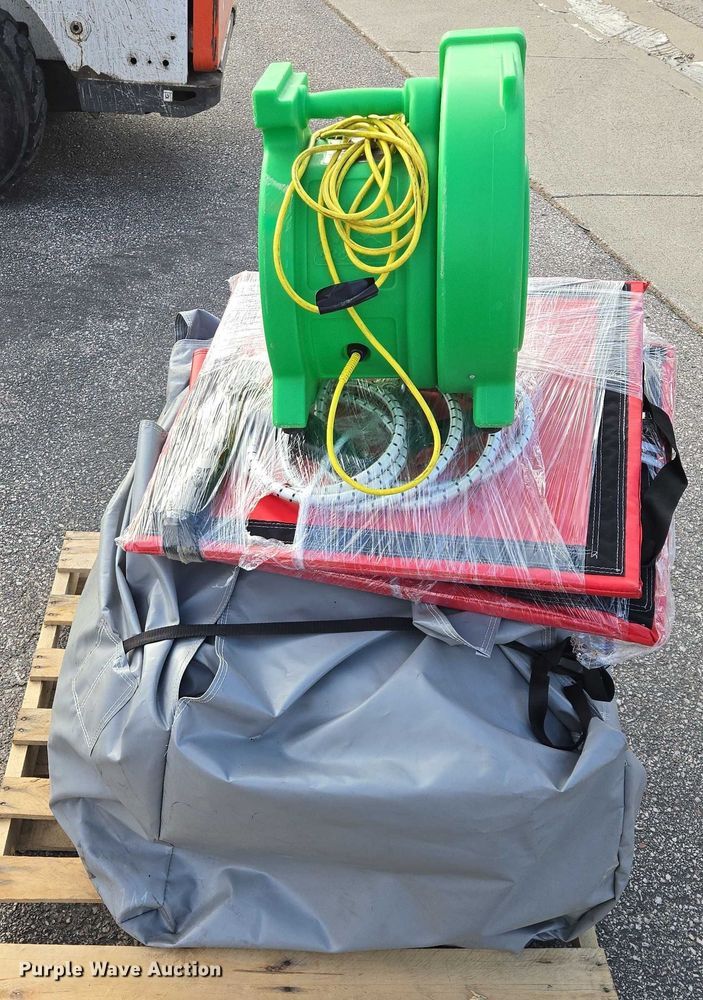 image for item ES2684 Inflatable Fusion 2 lane bungee run 