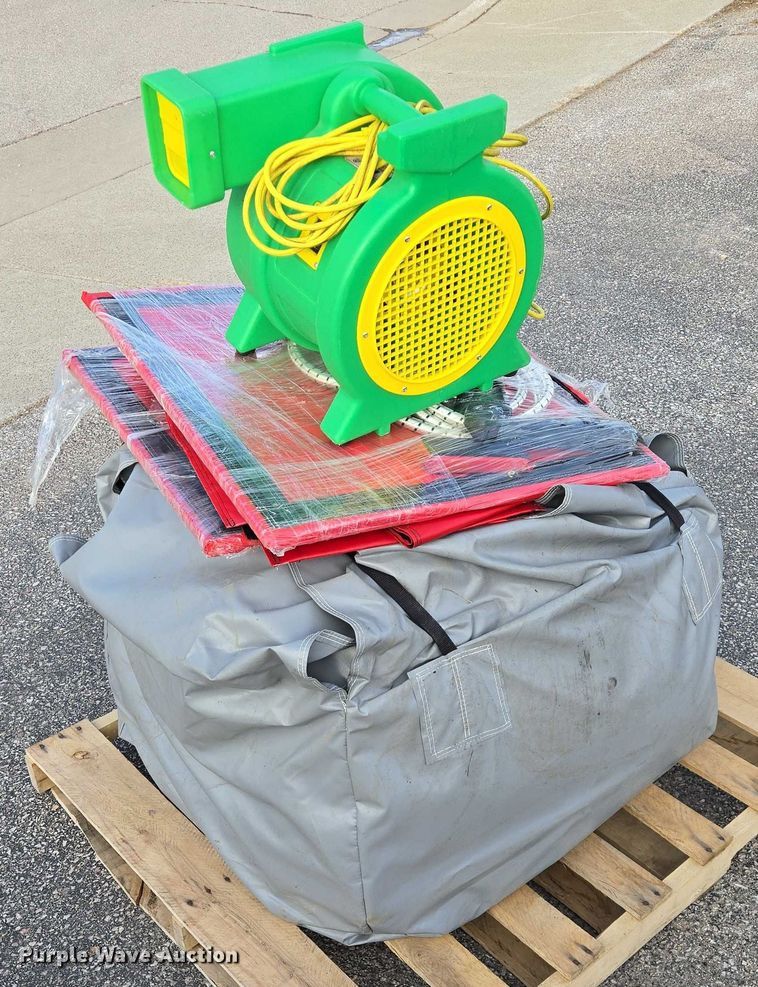 image for item ES2684 Inflatable Fusion 2 lane bungee run 