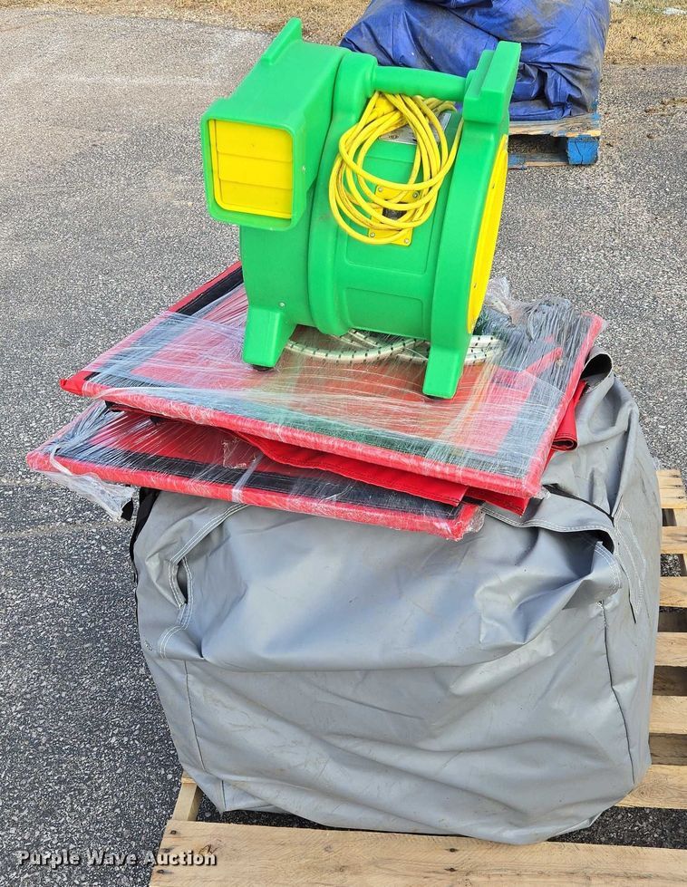 image for item ES2684 Inflatable Fusion 2 lane bungee run 