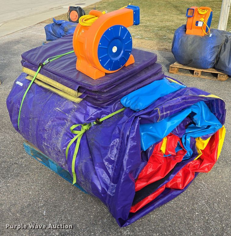 image for item ES2685 Inflatable obstacle course