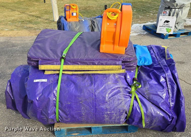 image for item ES2685 Inflatable obstacle course