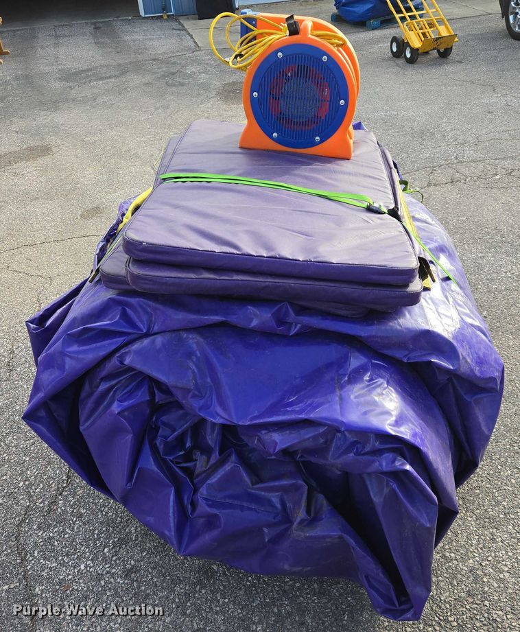 image for item ES2685 Inflatable obstacle course