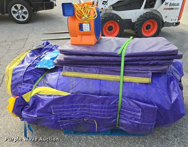 image for item ES2685 Inflatable obstacle course