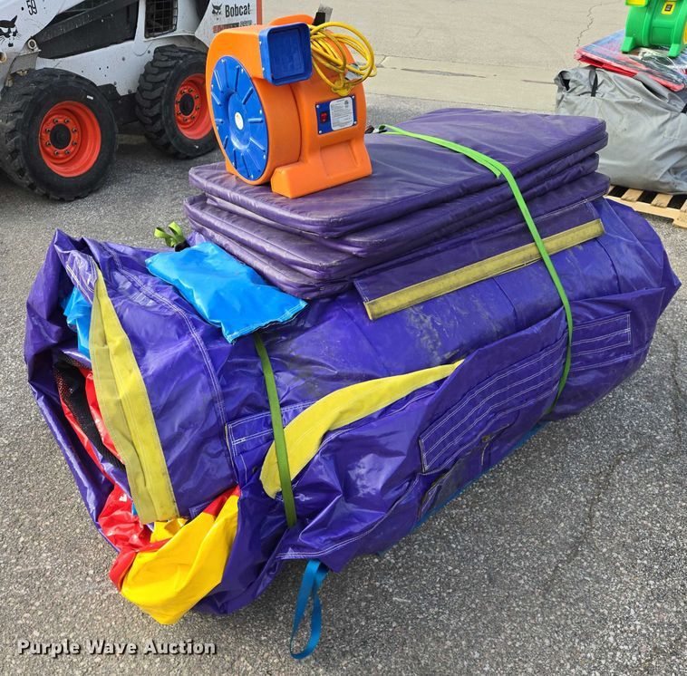 image for item ES2685 Inflatable obstacle course