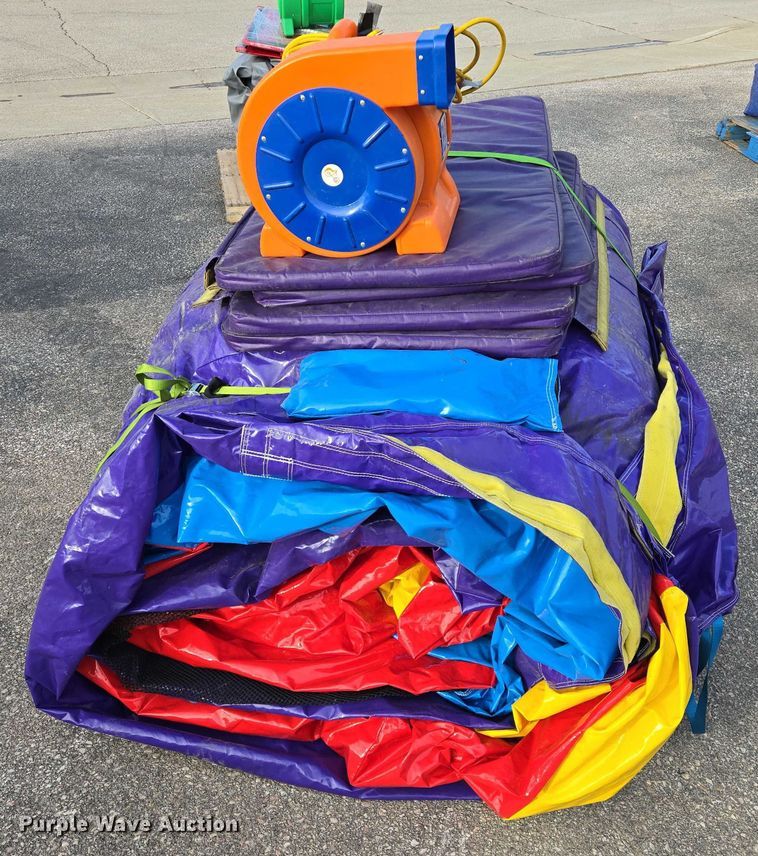 image for item ES2685 Inflatable obstacle course