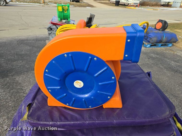 image for item ES2685 Inflatable obstacle course