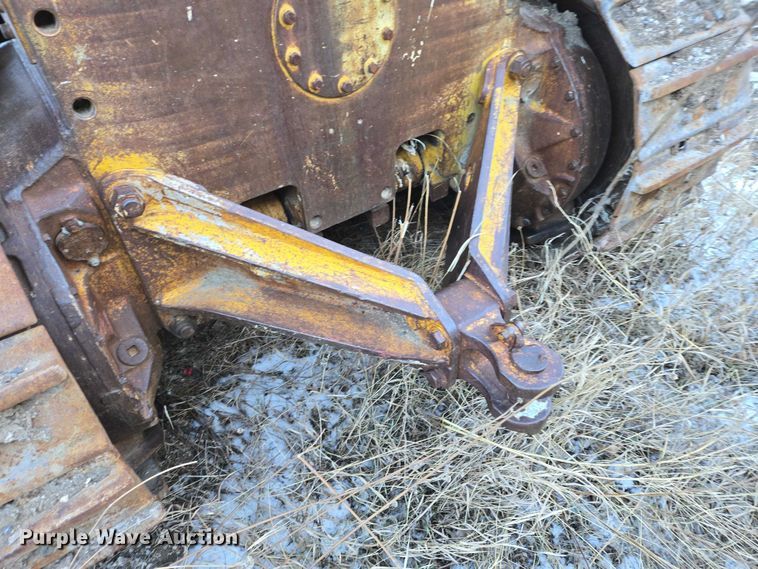 image for item ES2692 1972 Caterpillar D8H dozer