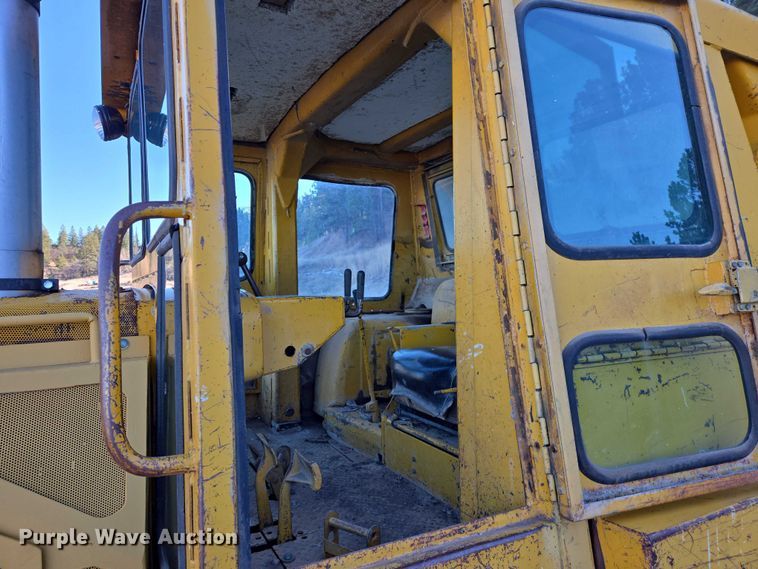 image for item ES2692 1972 Caterpillar D8H dozer