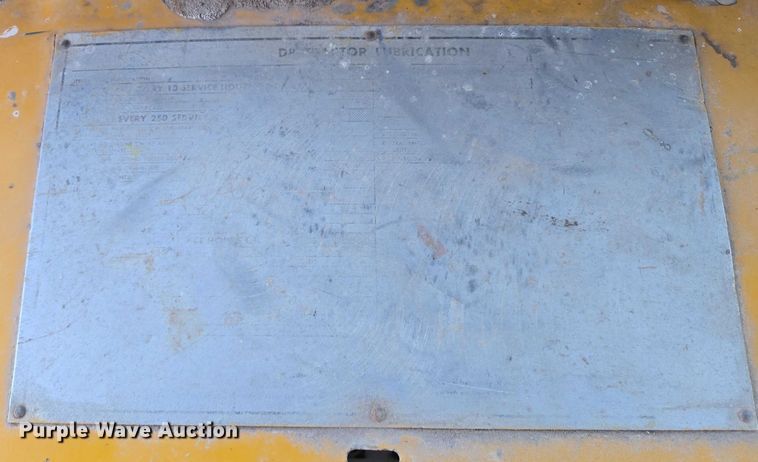 image for item ES2692 1972 Caterpillar D8H dozer