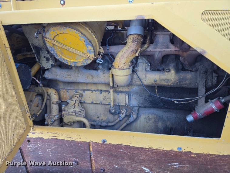 image for item ES2692 1972 Caterpillar D8H dozer