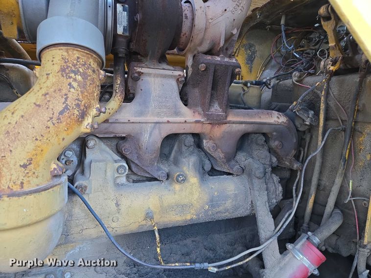 image for item ES2692 1972 Caterpillar D8H dozer