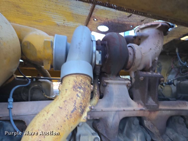 image for item ES2692 1972 Caterpillar D8H dozer