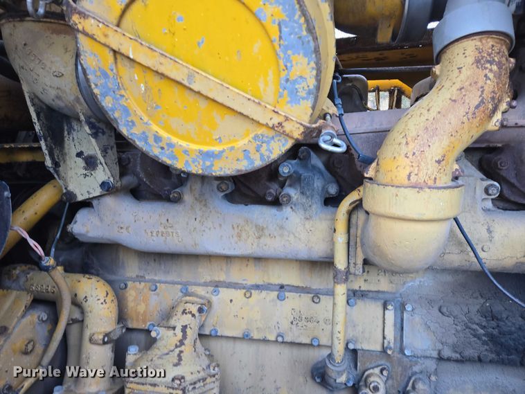 image for item ES2692 1972 Caterpillar D8H dozer