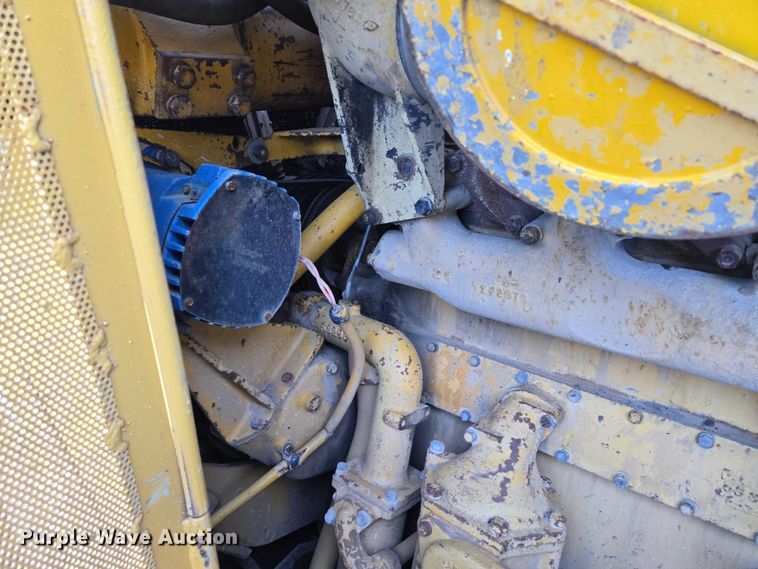 image for item ES2692 1972 Caterpillar D8H dozer