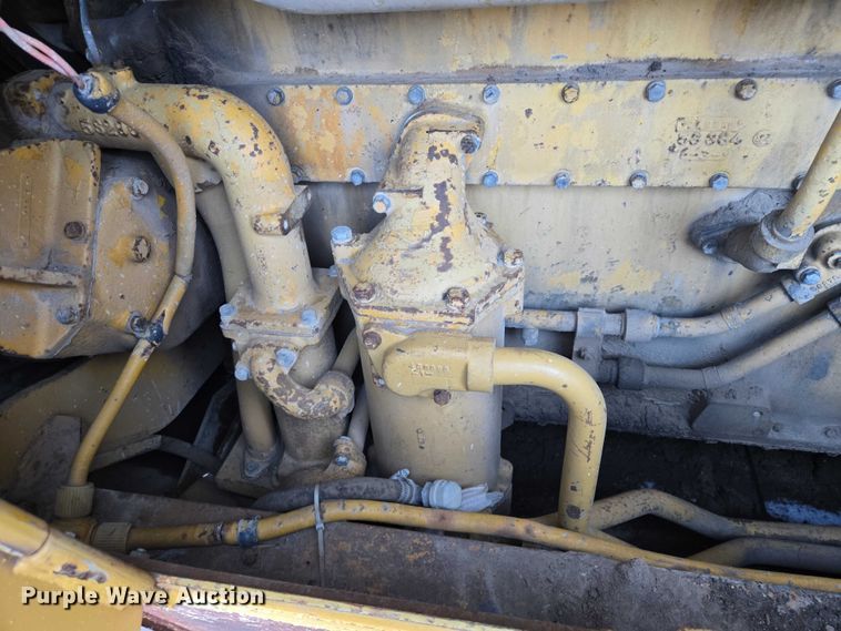 image for item ES2692 1972 Caterpillar D8H dozer