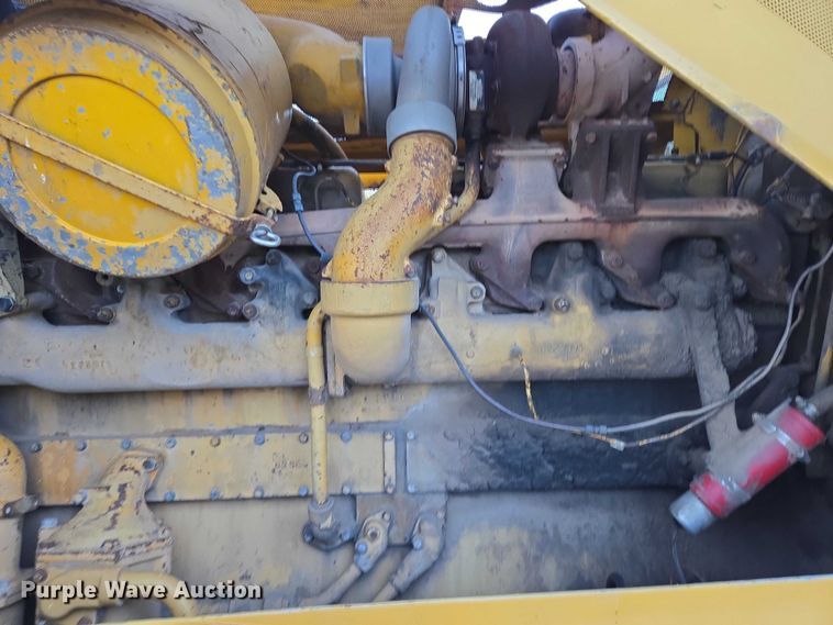 image for item ES2692 1972 Caterpillar D8H dozer