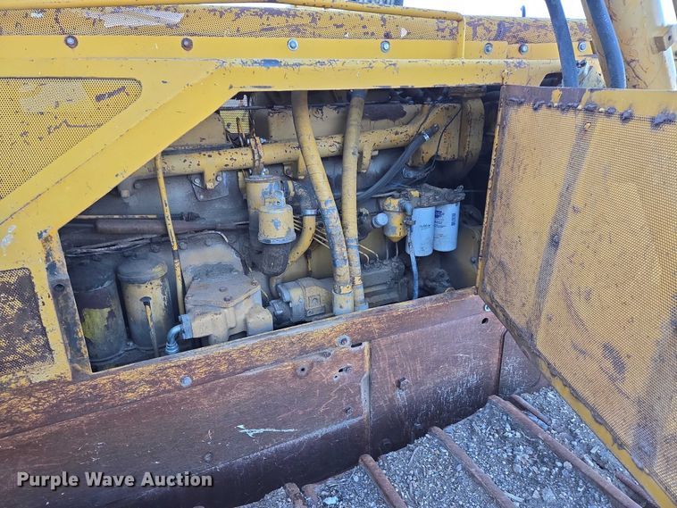 image for item ES2692 1972 Caterpillar D8H dozer
