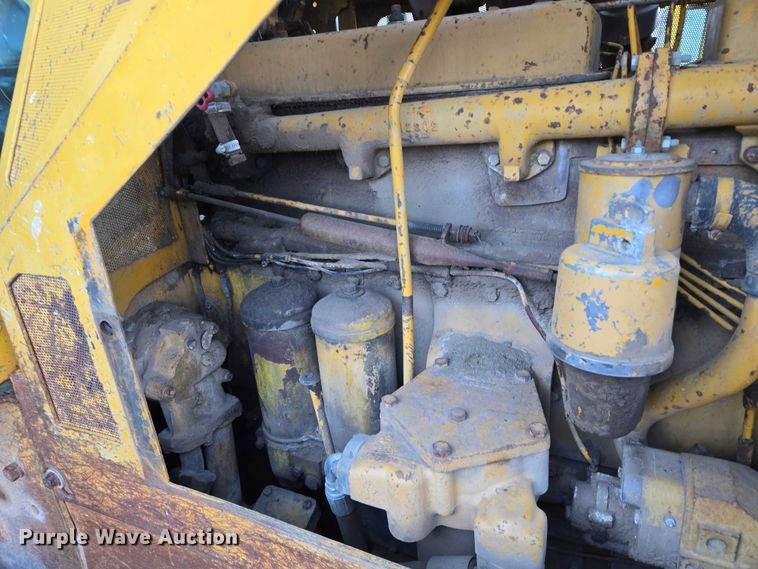 image for item ES2692 1972 Caterpillar D8H dozer