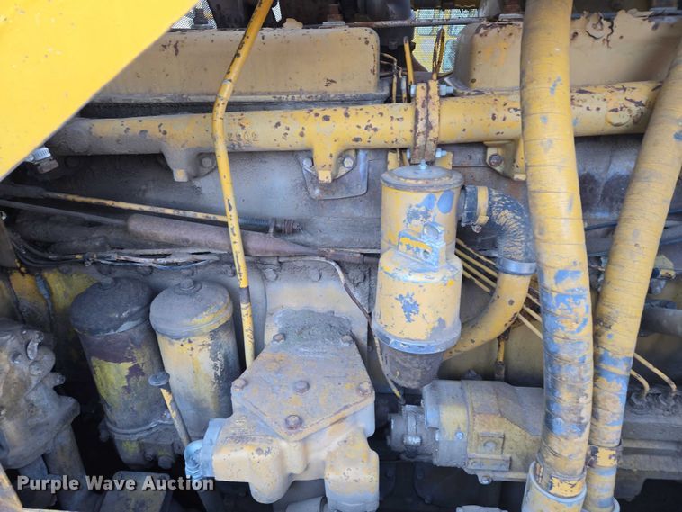 image for item ES2692 1972 Caterpillar D8H dozer