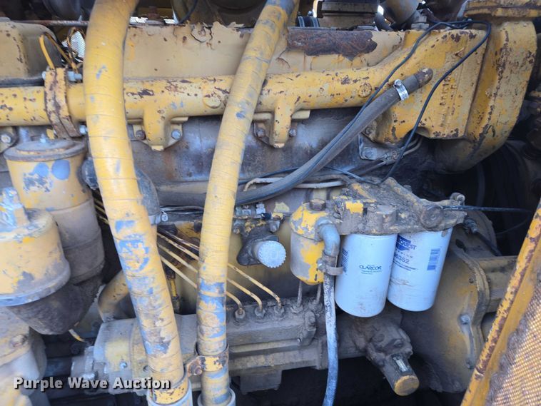 image for item ES2692 1972 Caterpillar D8H dozer