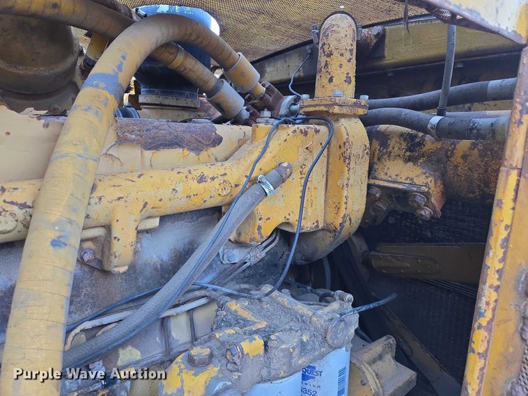 image for item ES2692 1972 Caterpillar D8H dozer
