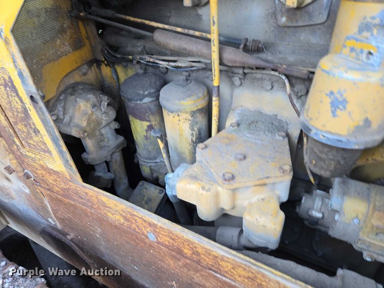 image for item ES2692 1972 Caterpillar D8H dozer