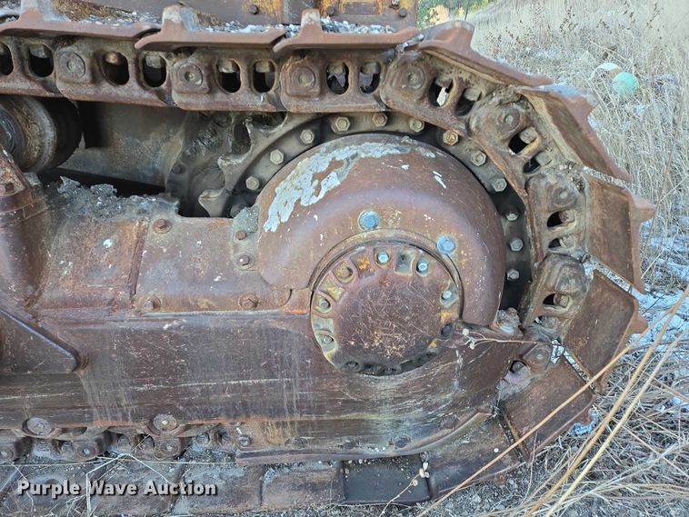image for item ES2692 1972 Caterpillar D8H dozer