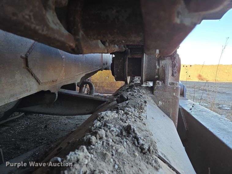 image for item ES2692 1972 Caterpillar D8H dozer