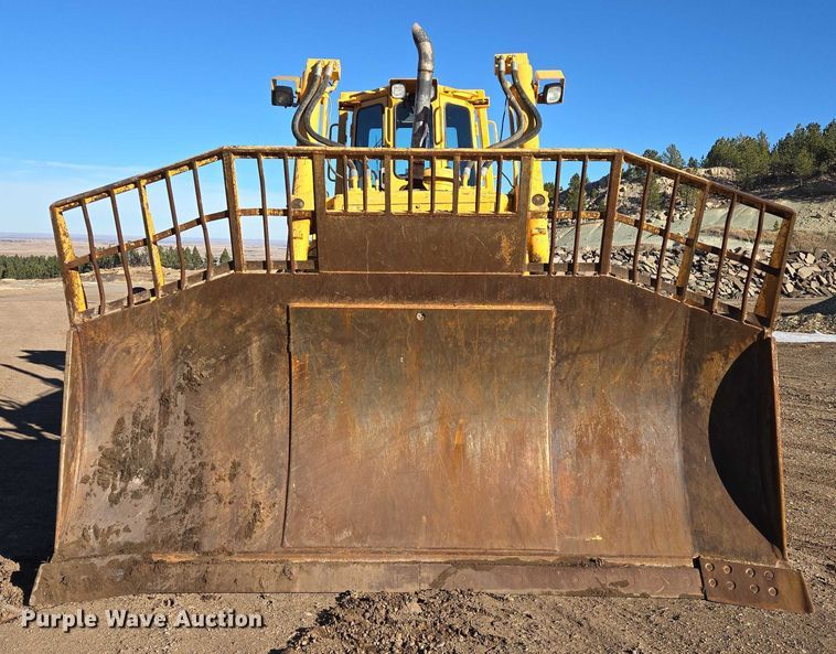 image for item ES2693 2003 Dressta TD-25HLA dozer