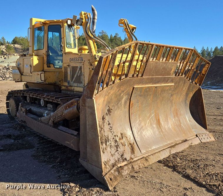 image for item ES2693 2003 Dressta TD-25HLA dozer