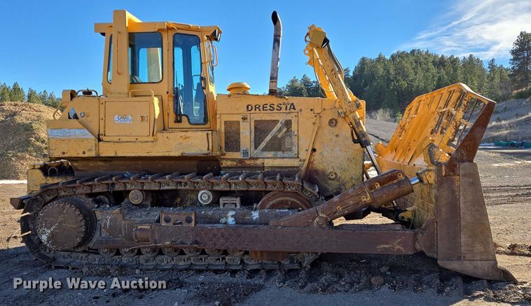 image for item ES2693 2003 Dressta TD-25HLA dozer