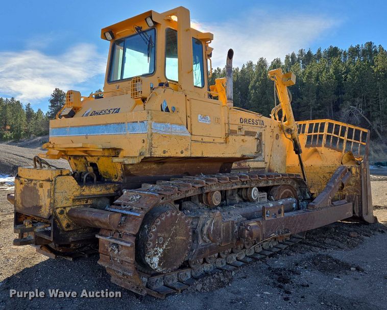 image for item ES2693 2003 Dressta TD-25HLA dozer