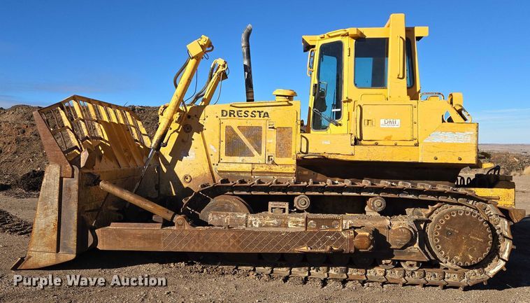 image for item ES2693 2003 Dressta TD-25HLA dozer