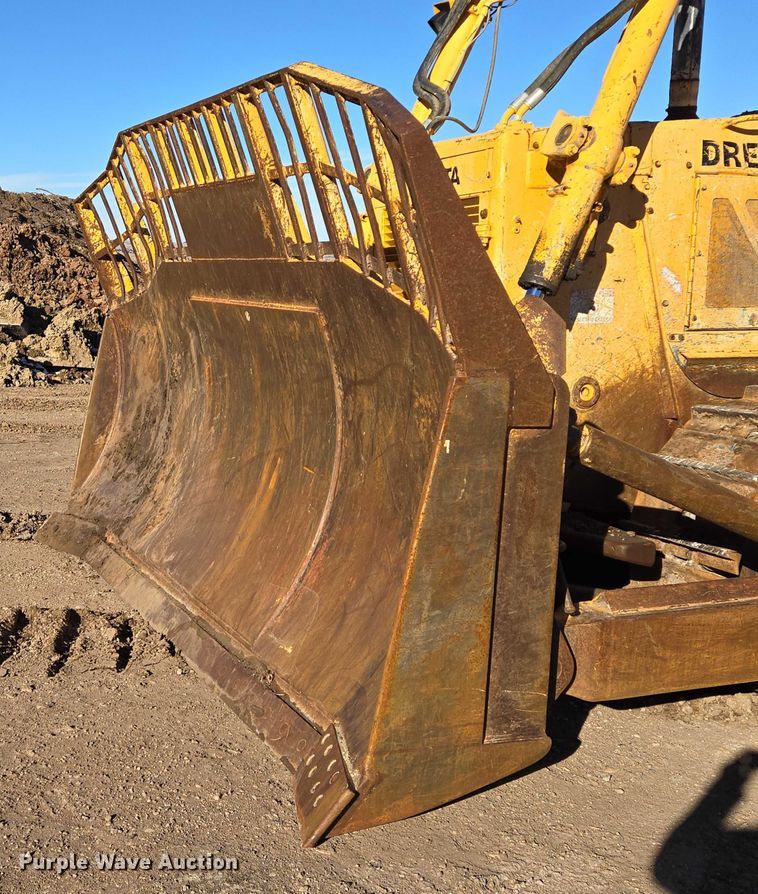 image for item ES2693 2003 Dressta TD-25HLA dozer